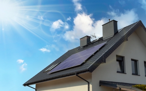 ソーラーパネルとは 発電の仕組み 導入のメリット デメリットを解説 太陽光発電 風力発電 スマートハウスの選び方をリベラルソリューションがご提案